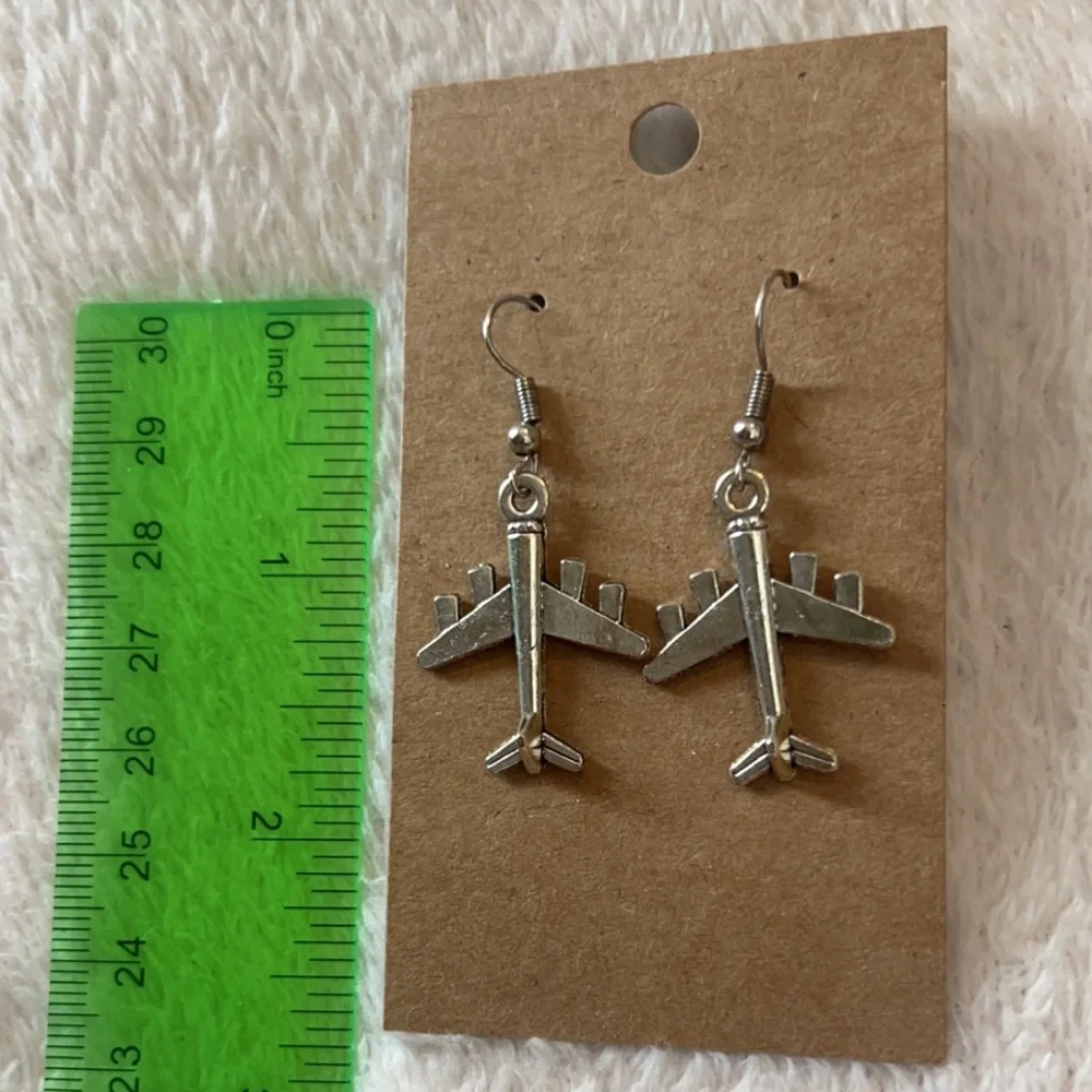 Vintage style airplane ✈️ earrings - Picture 2 of 3